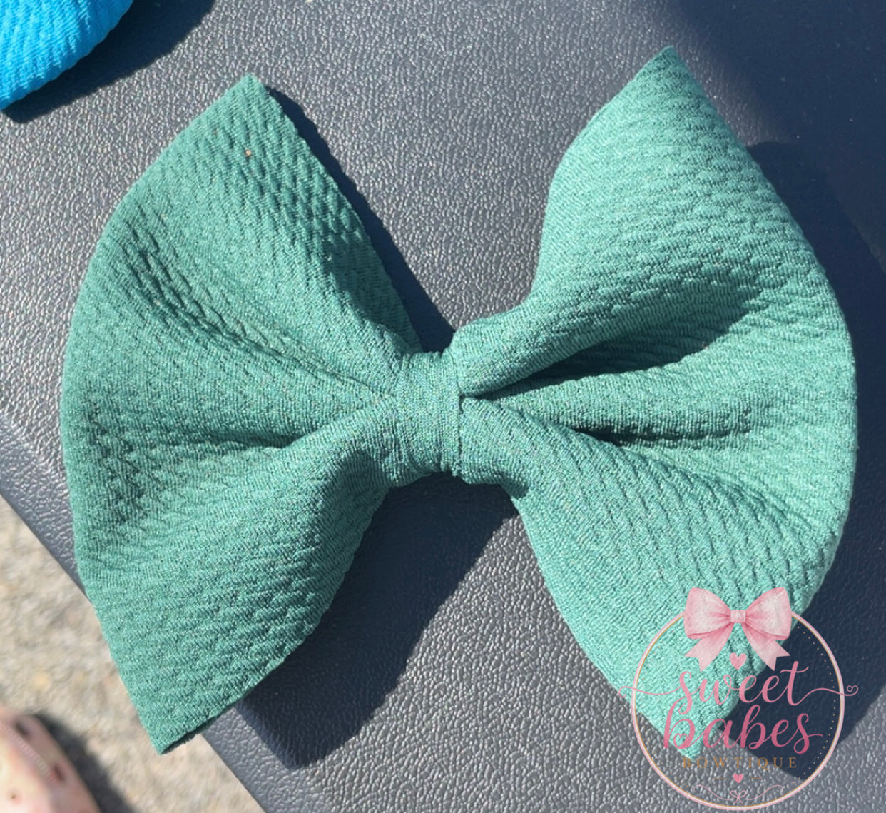 Green bow