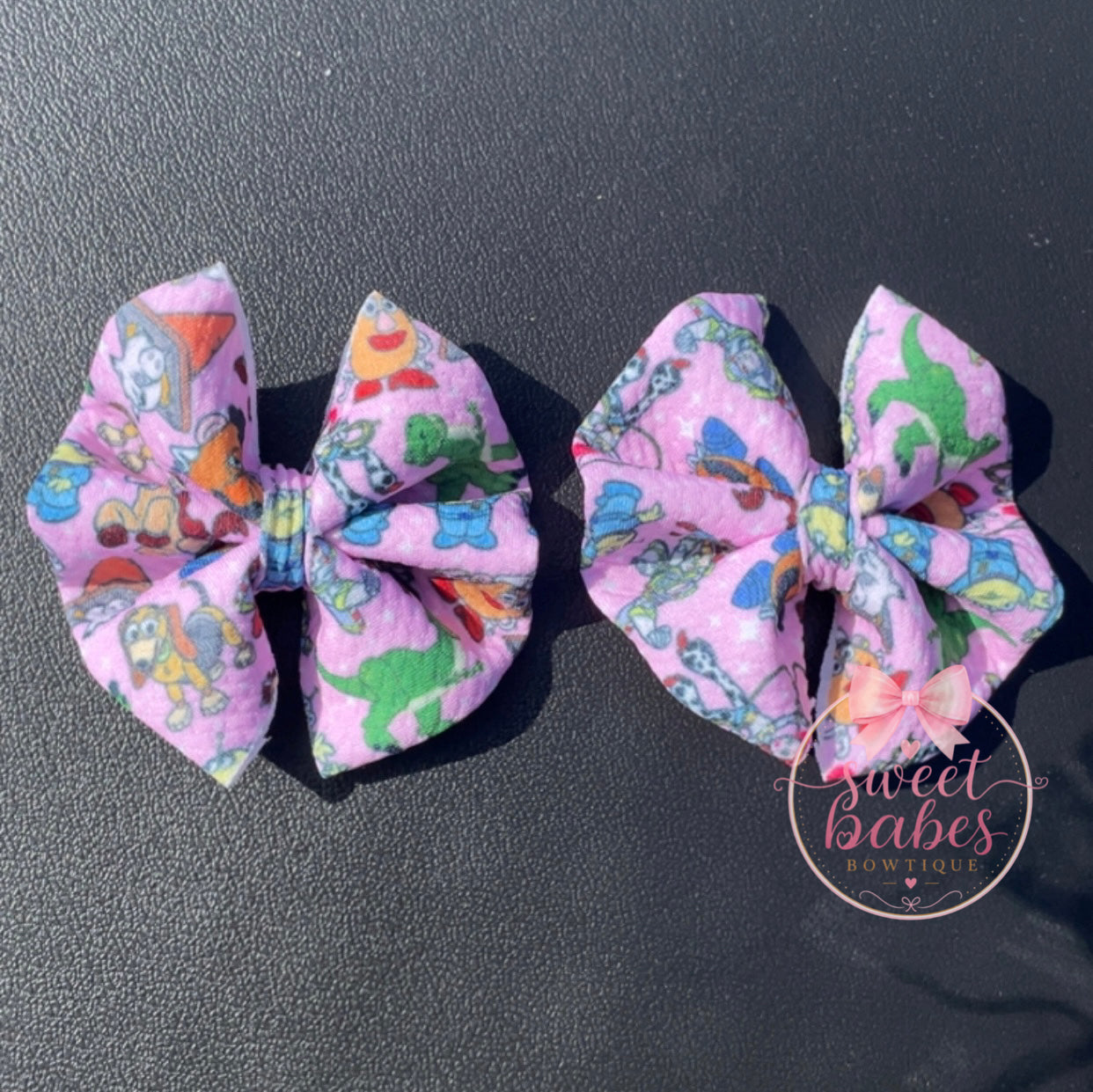 Toy S piggie bows