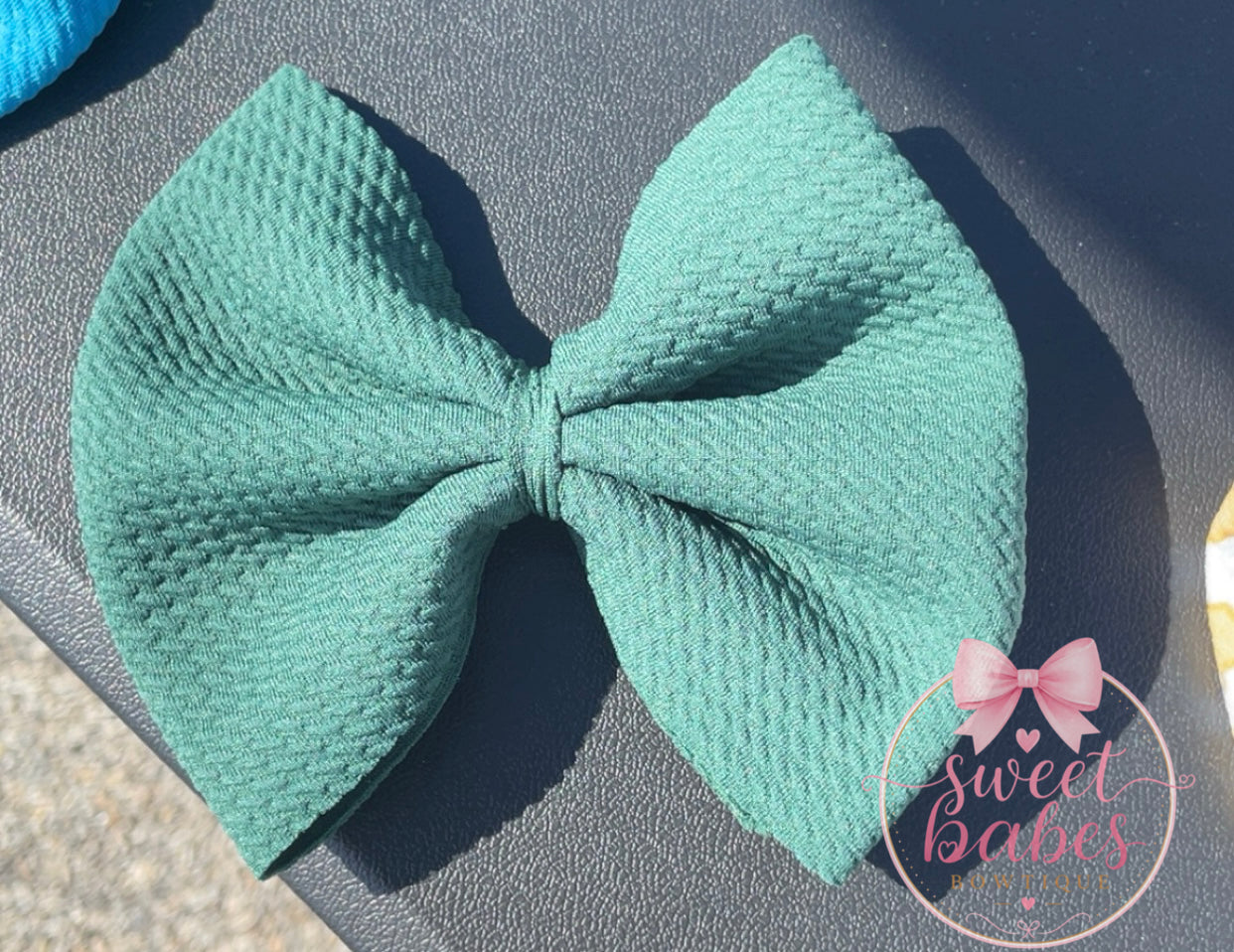 Green bow